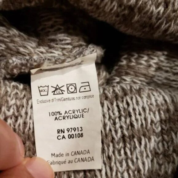 Chaos white and tan hat toque, Made in Canada - Picture 5 of 5